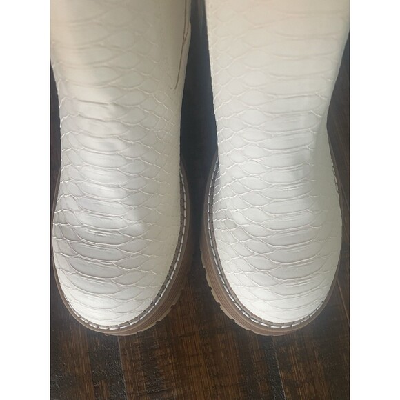 MIA Cream Faux Snakeskin Chunky Platform Chelsea Boots Lug Sole Women’s 7M - Picture 5 of 12